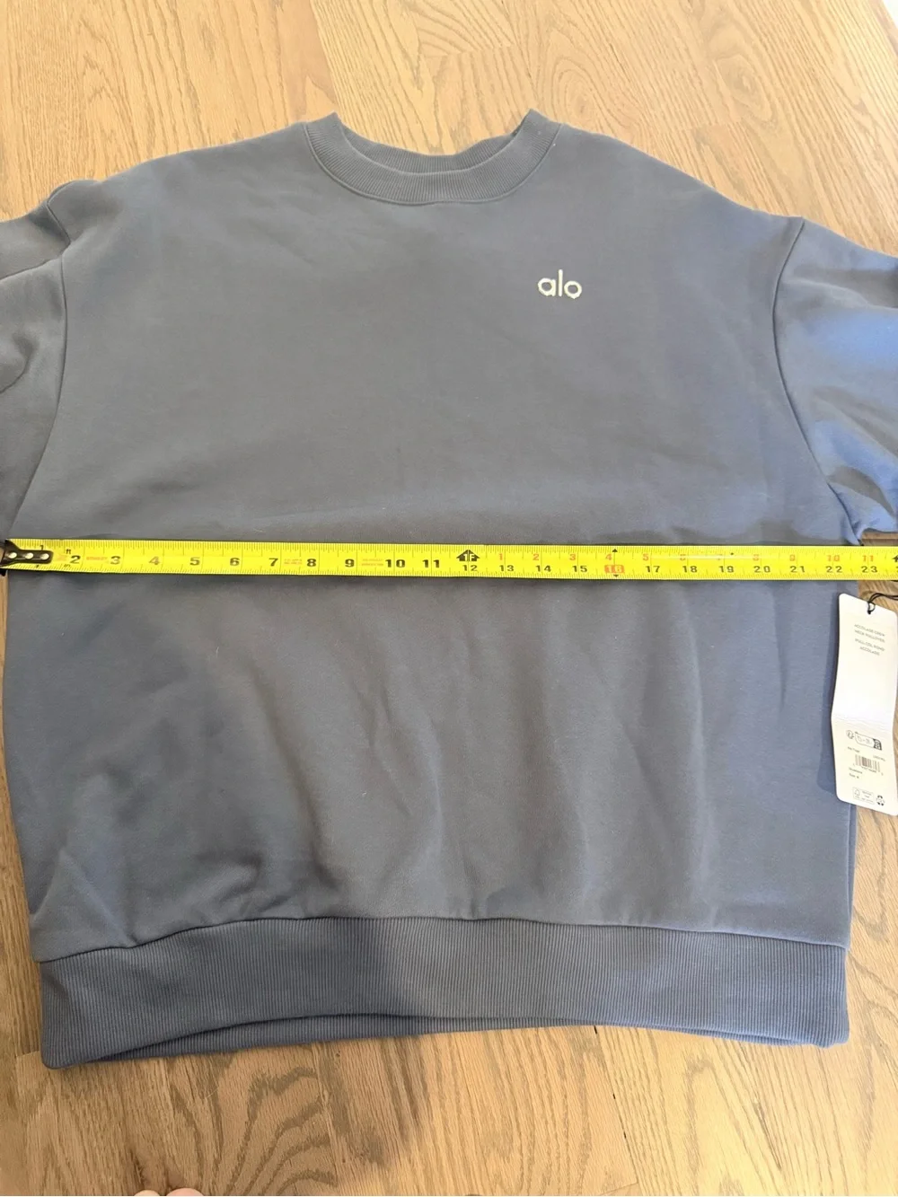 ALO Yoga Accolade Crewneck Sweatshirt in Bluestone